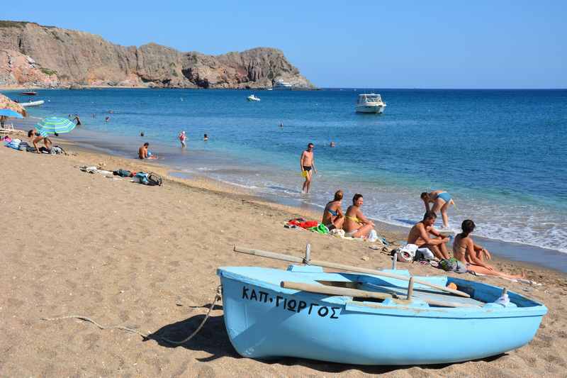 Der Paliochori Strand in Milos: Wunderbarer griechischer Sandstrand in den Kykladen 