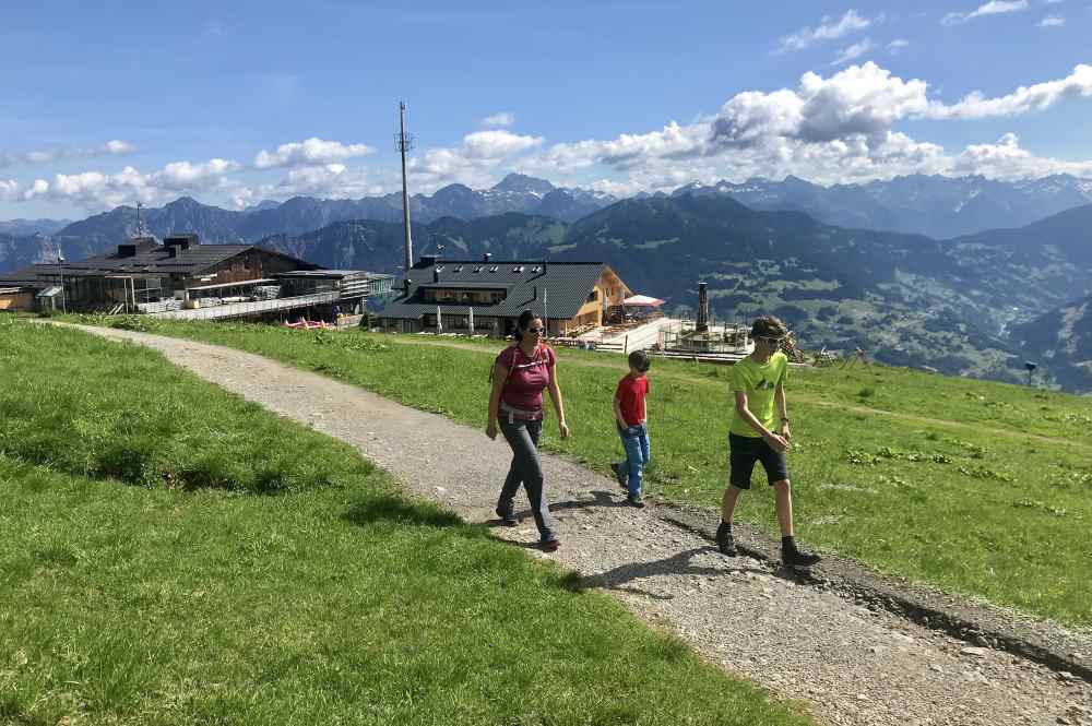 Von der Bergstation Grüneck wandern wir auf unserer Familienwanderung im Montafon los