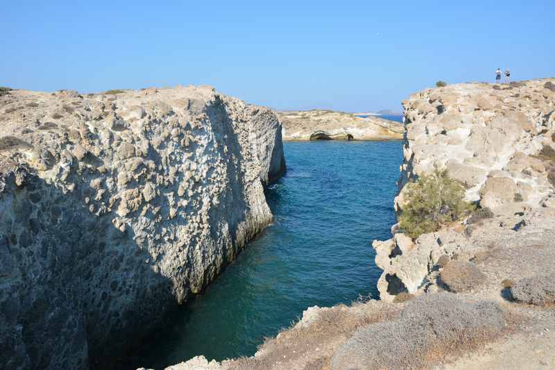 Die Klippen am Papafragas Strand auf der Insel Milos