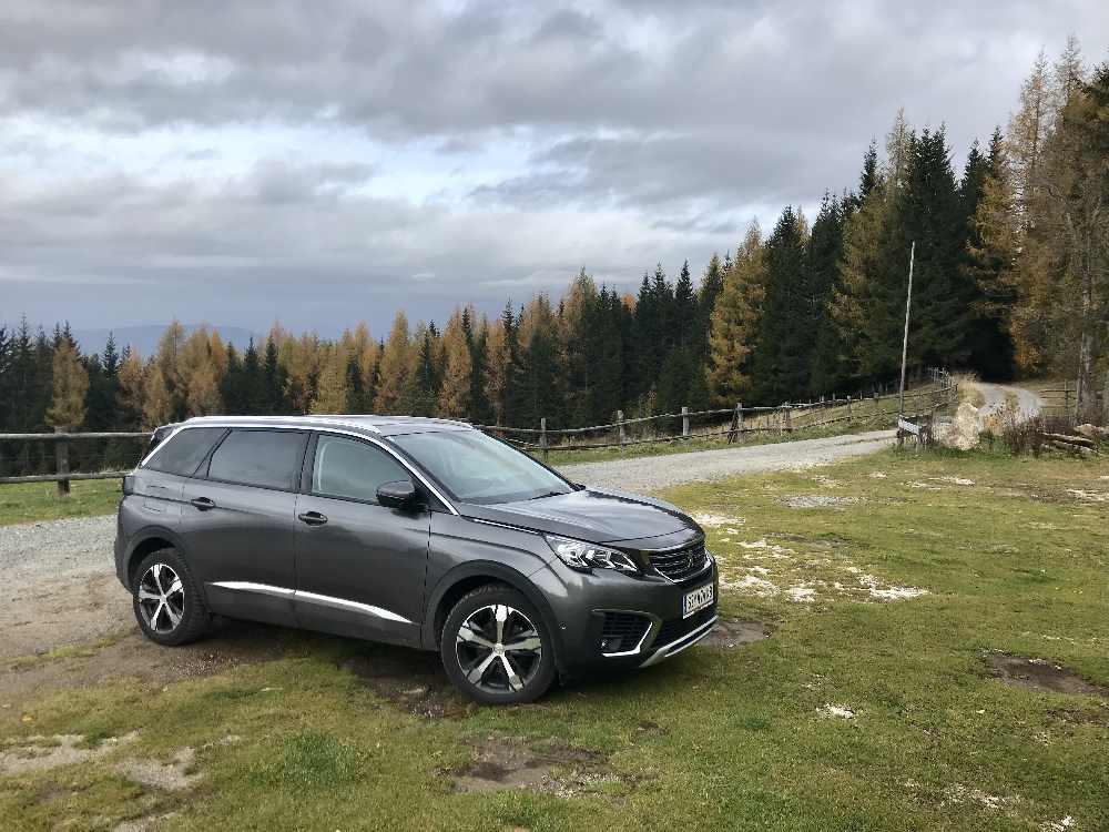 Hinter der Breitofnerhütte ist der Parkplatz auf der Saualpe, der Startpunkt unserer Wanderung