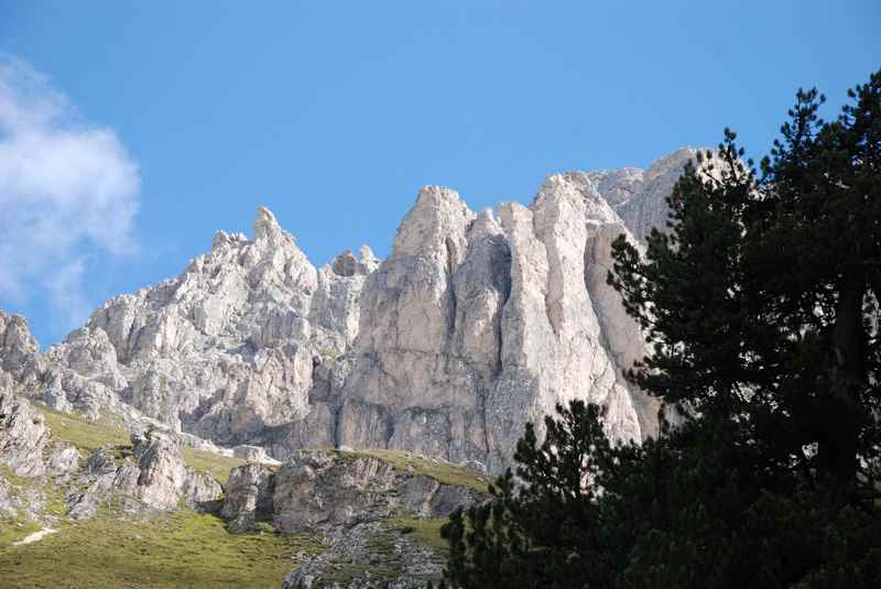 Bei der Peitlerscharte in den Dolomiten wandern mit Kindern