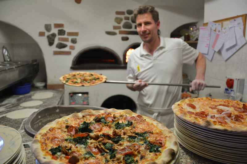 Bodenständiges Familienhotel Brixen mit passioniertem Pizzabäcker: Der Wöhrmaurer