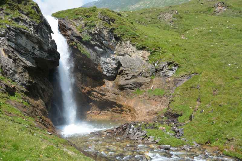 Der eindrucksvolle Wasserfal im Pöllatal, unterhalb der Ochsenhütte in Kärnten