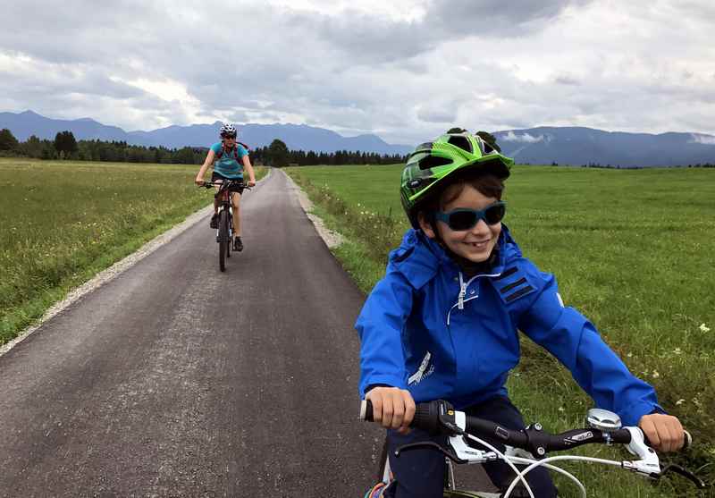 Radreisen mit Kindern - wir geniessen es auf dem Fahrrad die Landschaft zu entdecken