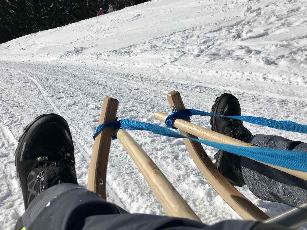 Rodeln Zillertal auf der Rodelbahn in Hainzenberg: 7 Kilometer kannst du hier am Stück rodeln!