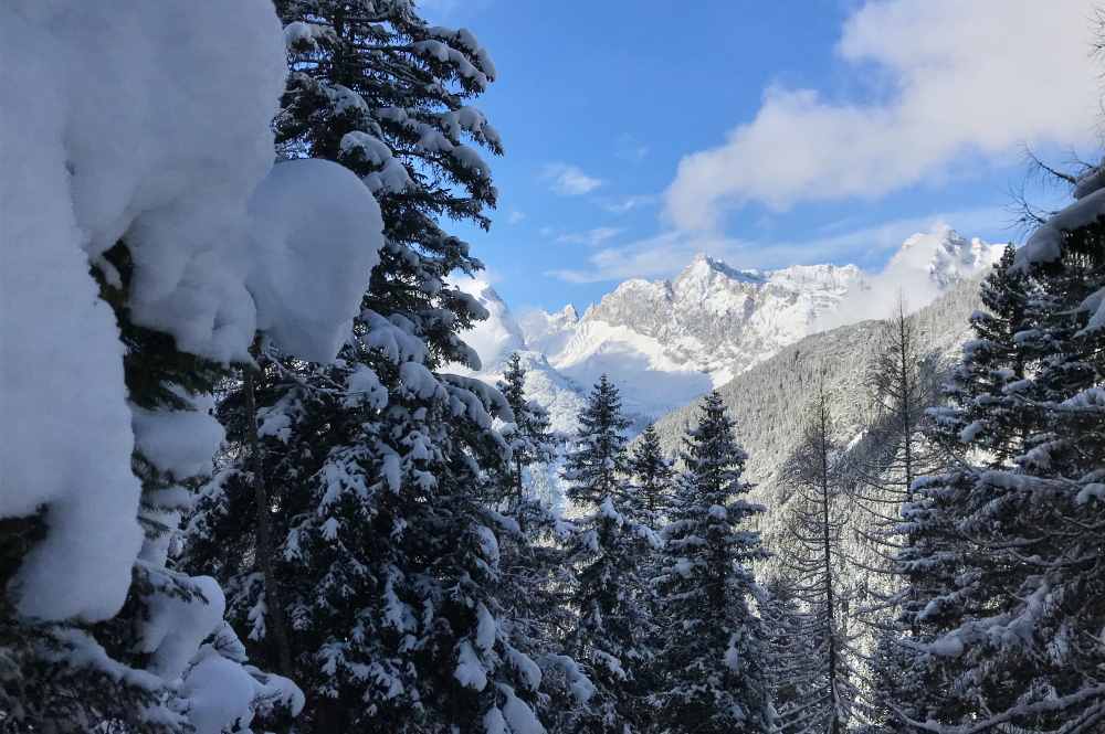  Unterwegs die tollen Ausblick auf die Berge geniessen 