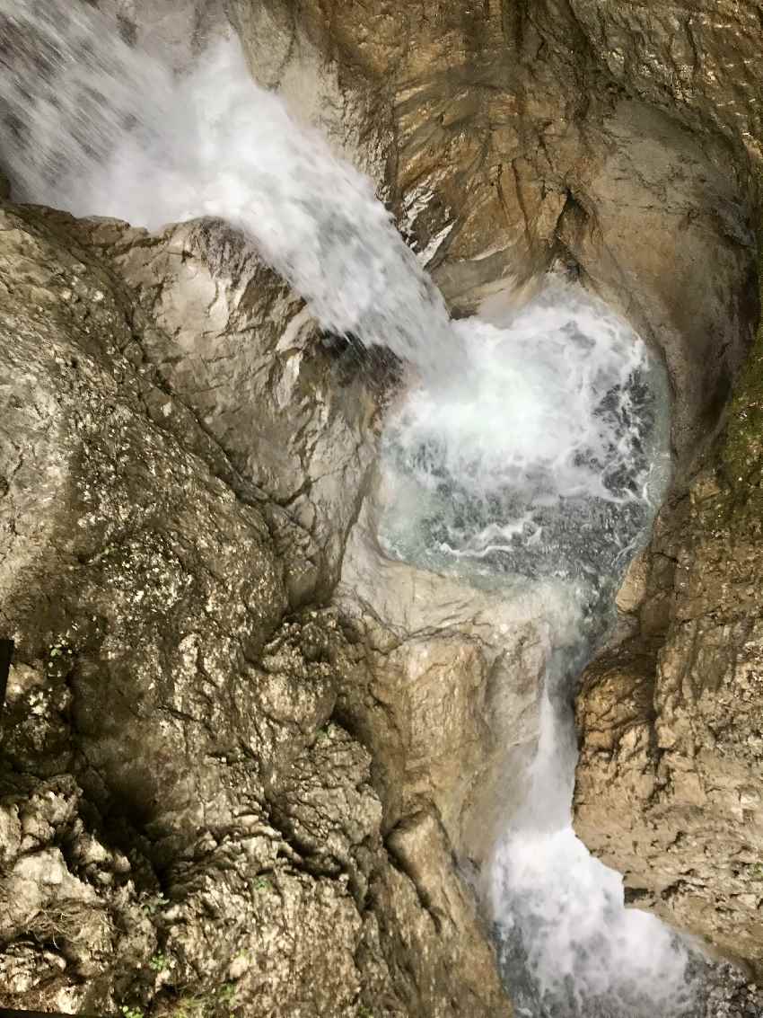 Die tief in den Felsen liegenden Gumpen in Imst