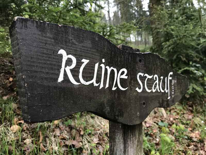 Hier lang wandern wir zur Ruine Stauf 