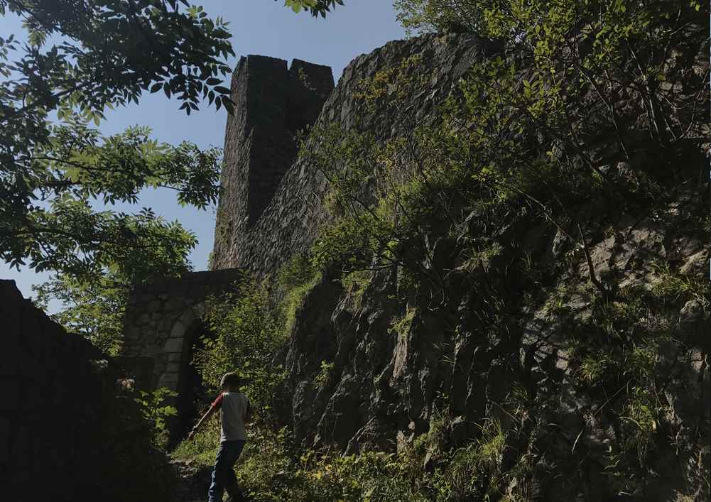 Schober Wanderung: Das ist die Außenmauer der Ruine Wartenfels 