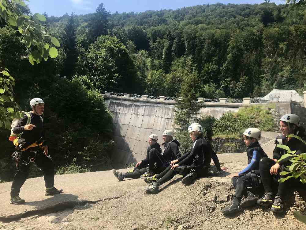 Canyoning Salzburg: Kurze Einweisung am Start der Schluchtenwanderung in Salzburg 