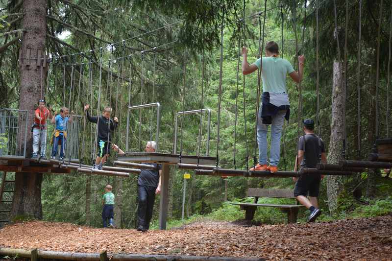 Mit der Schmittenbahn hinauffahren und oben am Themenweg wandern mit Kindern bei Schmidolins Feuertaufe