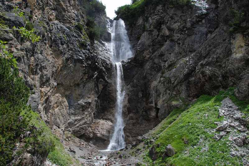 Zum Sanaspans Wasserfall wandern mit Kindern in Lenzerheide