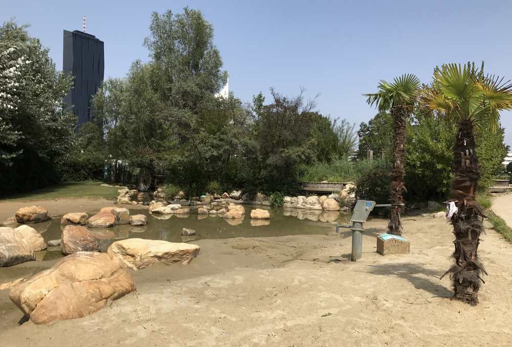 Wasserspielplatz Donauinsel: Der Sand-Badestrand mitten in Wien, nicht nur für Kinder toll 