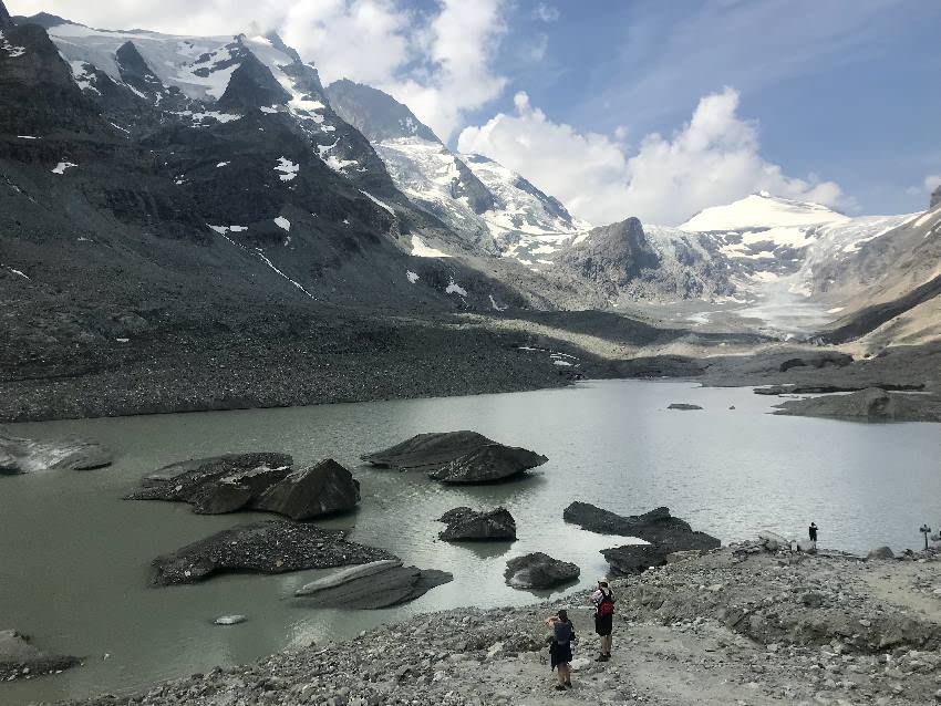 Das ist der Sander See, der Gletschersee mit den Eisinseln