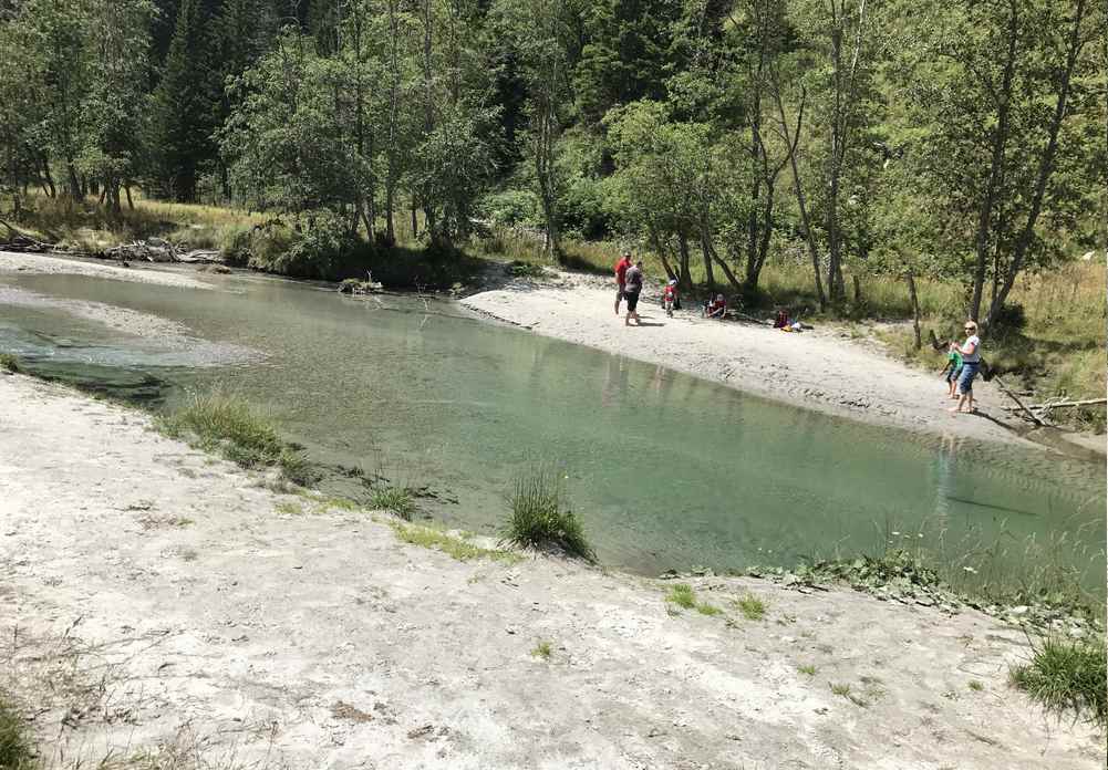 Der Sandstrand in Mallnitz am Bach beim See