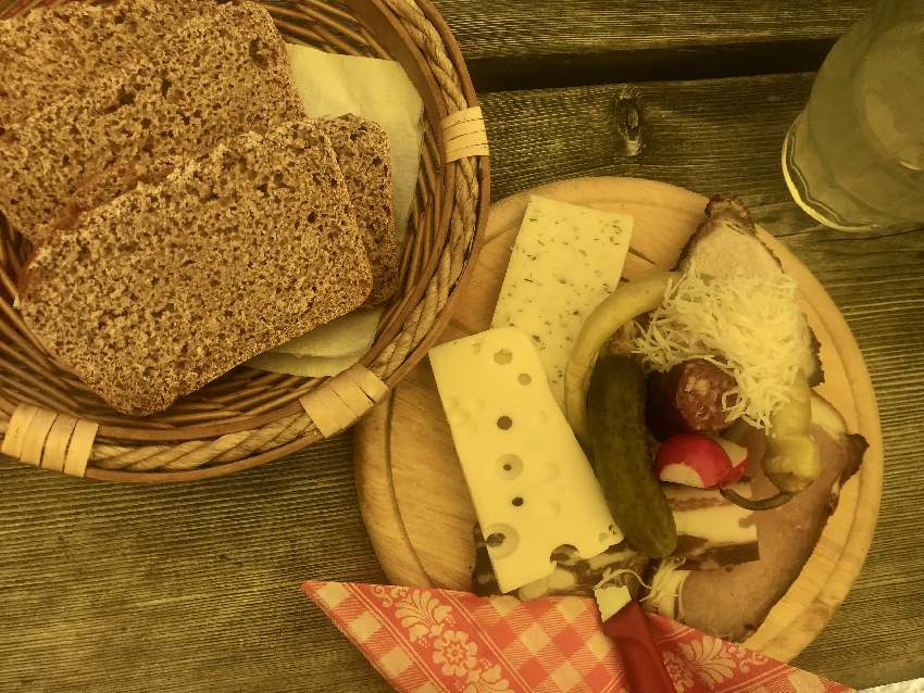 So gut schaut die Brotzeitplatte aus - mit selbstgebackenem Brot