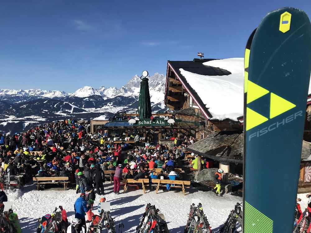 Ski abstellen und rein in die Schafalm im Skigebiet Planai 