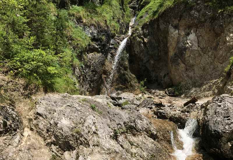 Garmisch Partenkirchen wandern mit Kindern: Der schöne Wasserfall in der Schalmeiklamm