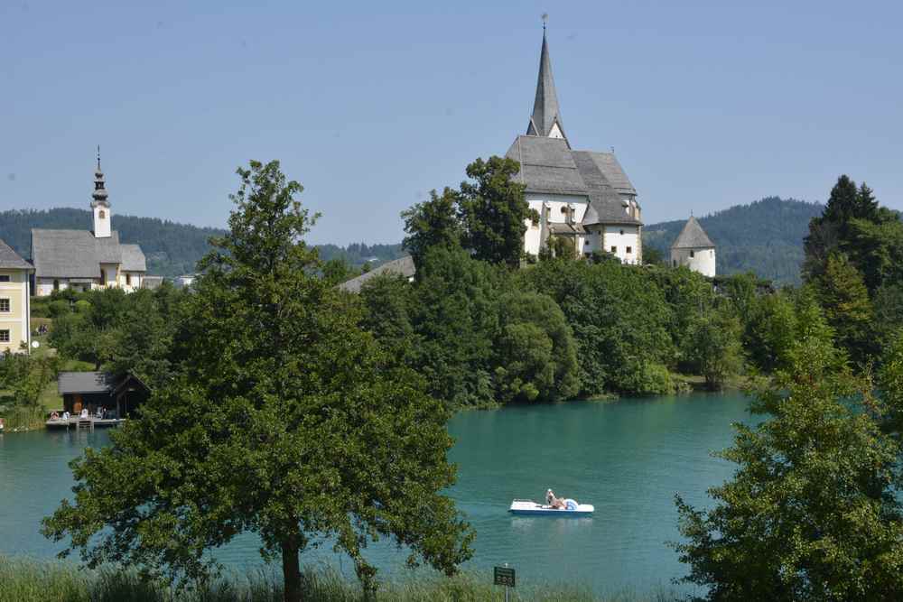 Die idyllische Halbinsel Maria Wörth am Wörthersee, hier legt das Schiff nach Pörtschach ab