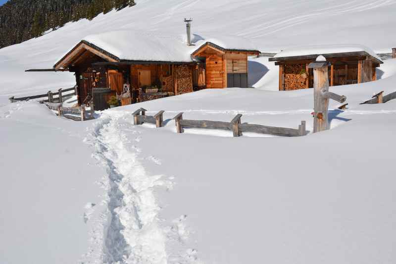 Mit Kindern schneeschuhwandern Bayern zu Hütten und Almen 