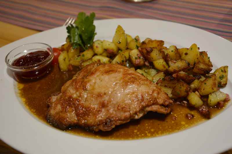 Das gefüllte Brauhausschnitzel beim Schnitzelwirt München im Familienurlaub Bayern