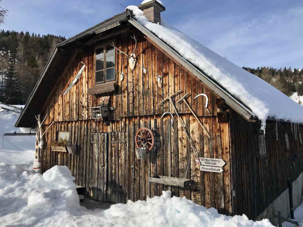 Urige Hütten - das Gebäude neben der Schwaigerhütte auf der Millstätter Alpen 