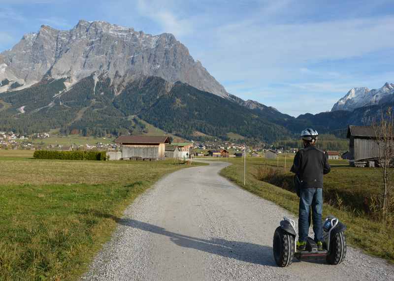 Familienurlaub Lermoos: Segwayfahren mit Kindern am Fuße der Zugspitze