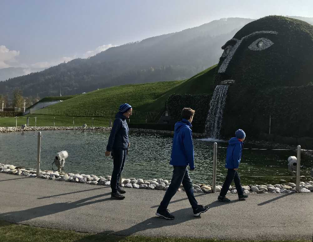 Sehenswürdigkeiten in Österreich mit Kindern müssen nicht langweilig sein - besuch mal die Swarovski Kristallwelten