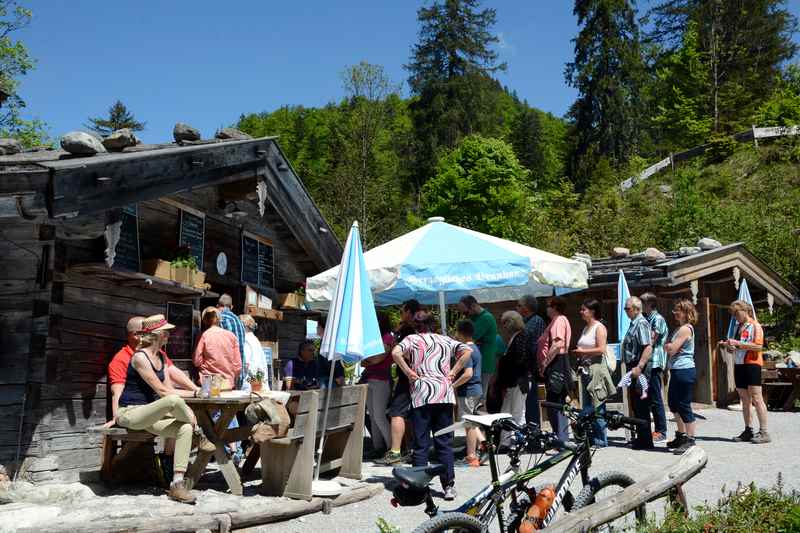 Siebenhütten - Bei schönem Wetter ist die Warteschlange an der Ausgabe lang 