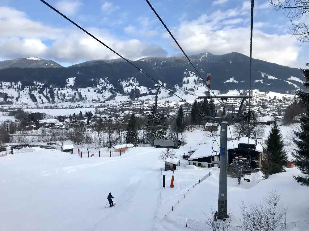 Skigebiet Oberammergau: Mit dem Sessellift geht es von Oberammergau zur Kolbensattelhütte 