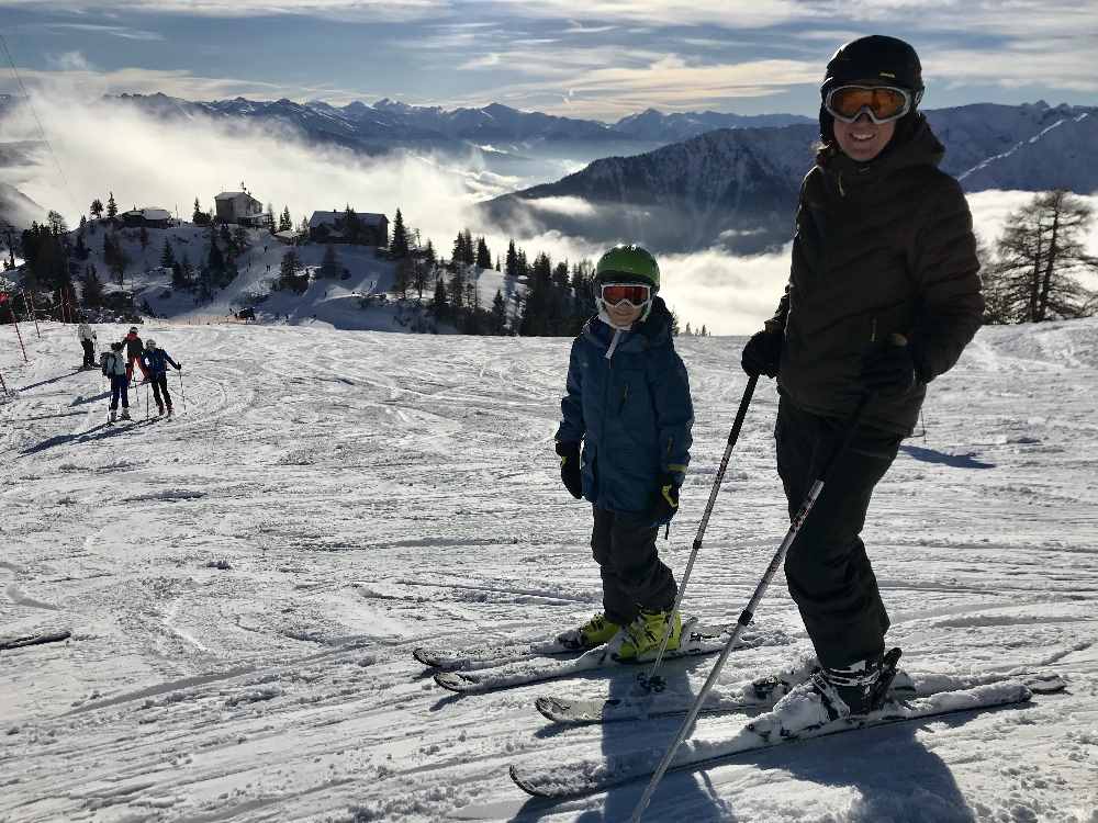 Das ist der traumhafte Ausblick im Skigebiet Rofan beim Skifahren mit Kindern in Tirol 