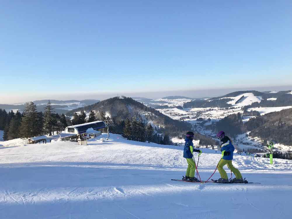 Skiurlaub Deutschland mit Kindern: Am Hündle in Oberstaufen