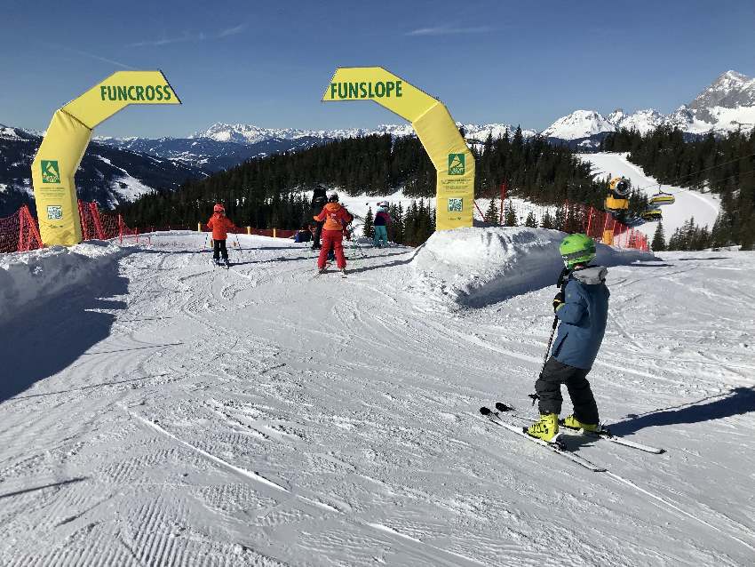 Skiurlaub mit Kindern in Österreich: Riesiges Skigebiet rund um die Planai in Schladming