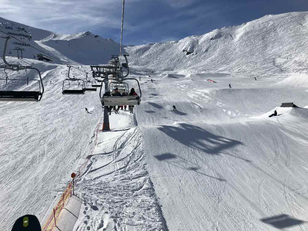 Skifahren mit Kindern in Tirol: Die Axamer Lizum in Innsbruck mit der großen Freestyle Area