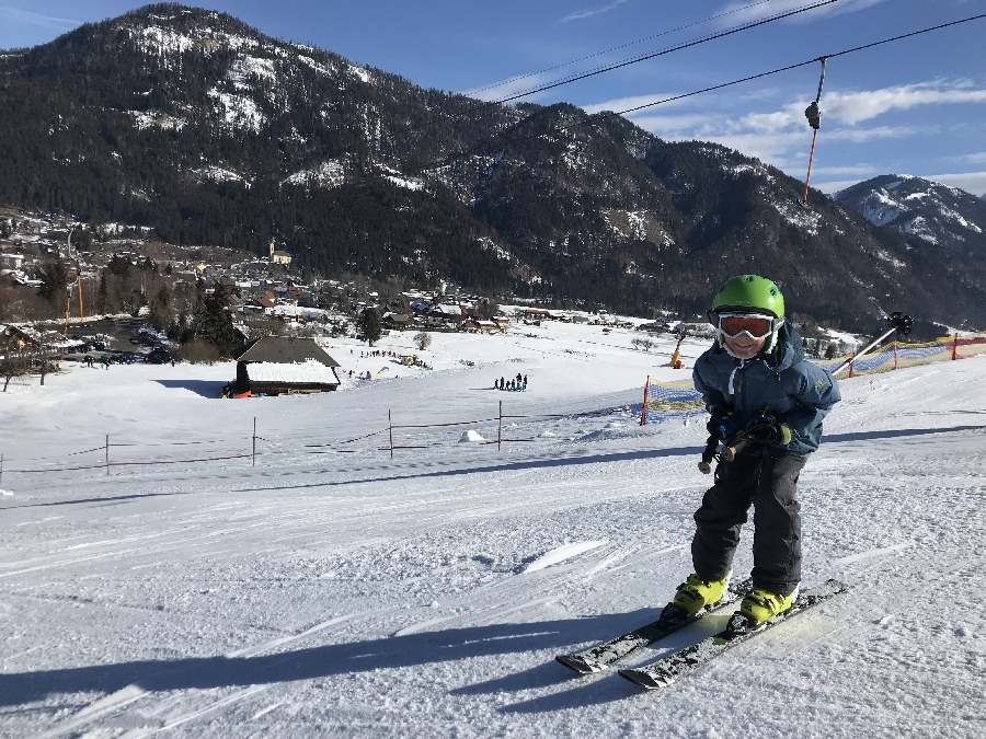 Tagsüber kostenlos Skifahren mit Kindern in Kärnten - abends im Familienhotel an der Piste mit Lavendelduft in der Sauna