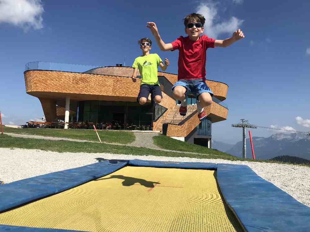 Familienerlebnis am Berg: Von Fügen zu den Trampolinen am Spieljoch