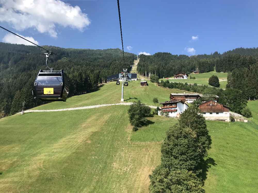 Hinein in die Gondel und den Ausblick geniessen.