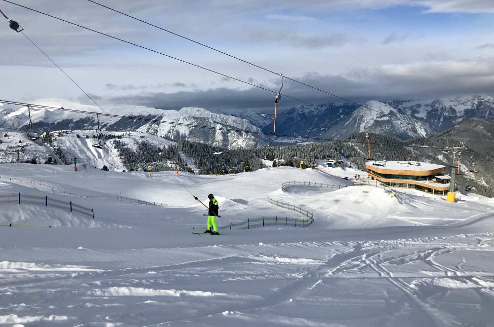 Skigebiet Fügen: Und so ist es oben im Skigebiet Spieljoch bei der neuen Bergstation 