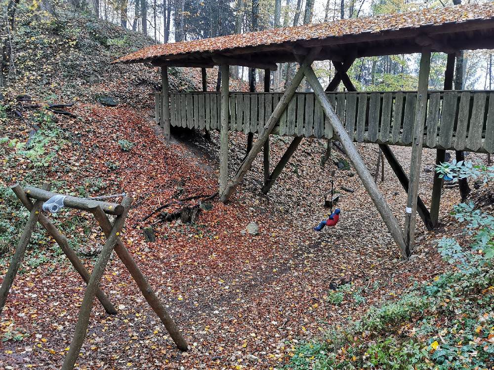 Spielplatz St Georgen: Der Abenteuerspielplatz im Wald