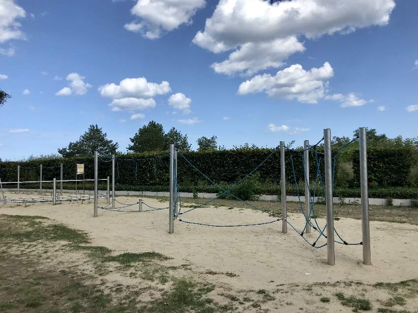 Besser hat mir da noch das Angebot des Niederseilgarten an der Promenade gefallen, gerade für ältere Kinder gut