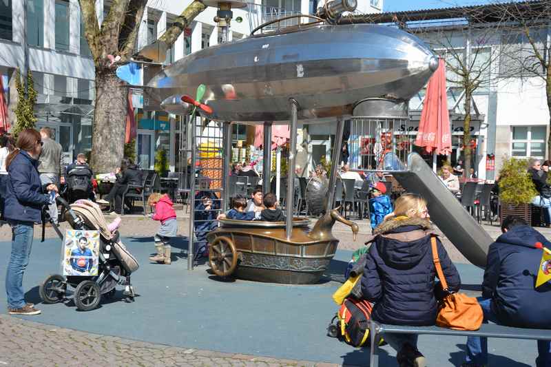 Spielplatz Friedrichshafen? - unser Tipps ist der Zeppelin Spielplatz, direkt hinter dem Zeppelinmuseum in der Fußgängerzone