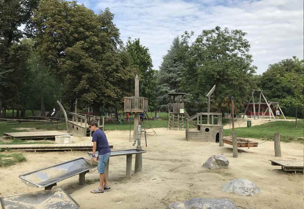 Der große Spielplatz in Graz mit Kindern: Im Augarten