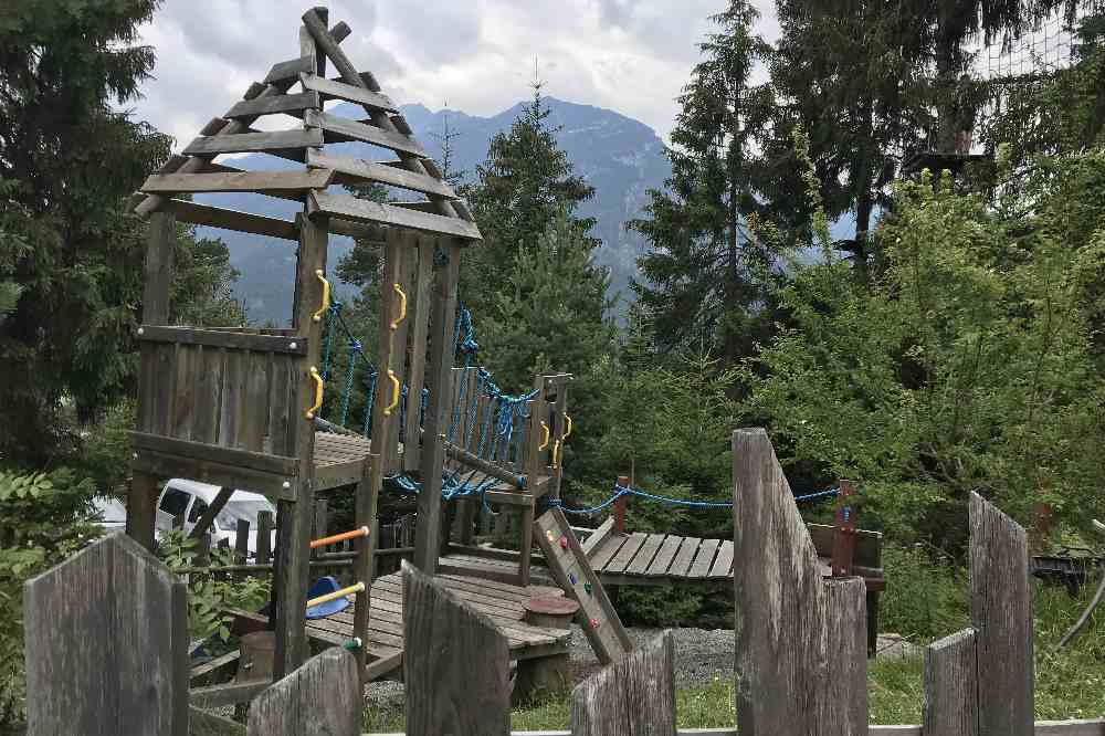 Nebenan ist der Spielplatz beim Hochseilgarten in Garmisch Partenkirchen