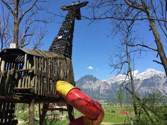 Ein wirklich sehr schöner Zillertal Spielplatz in Schlitters - mit Rutsche