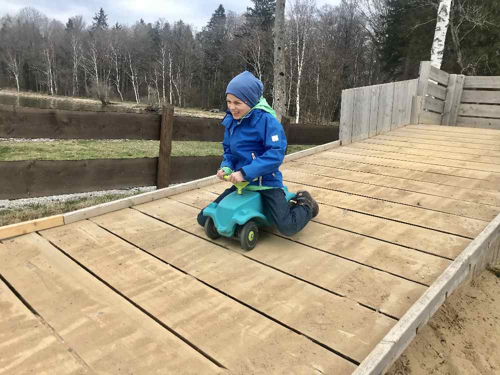 Spielplatz Starnberger See - cool ist die Rampe für die Bobbycars