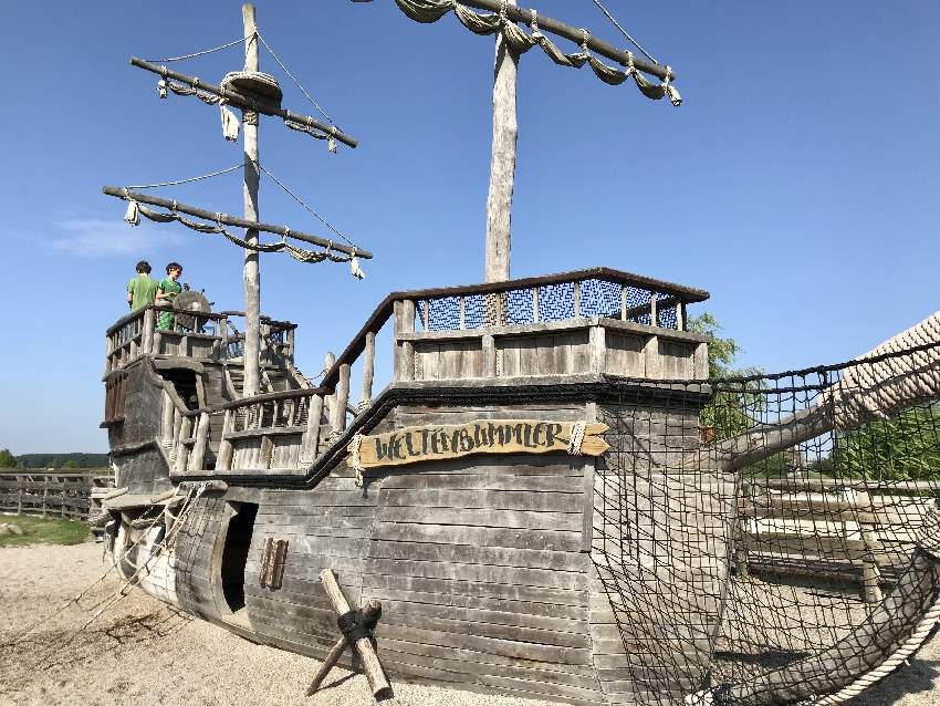 Das größte Schiff auf dem Piraten Insel Spielplatz auf Usedom