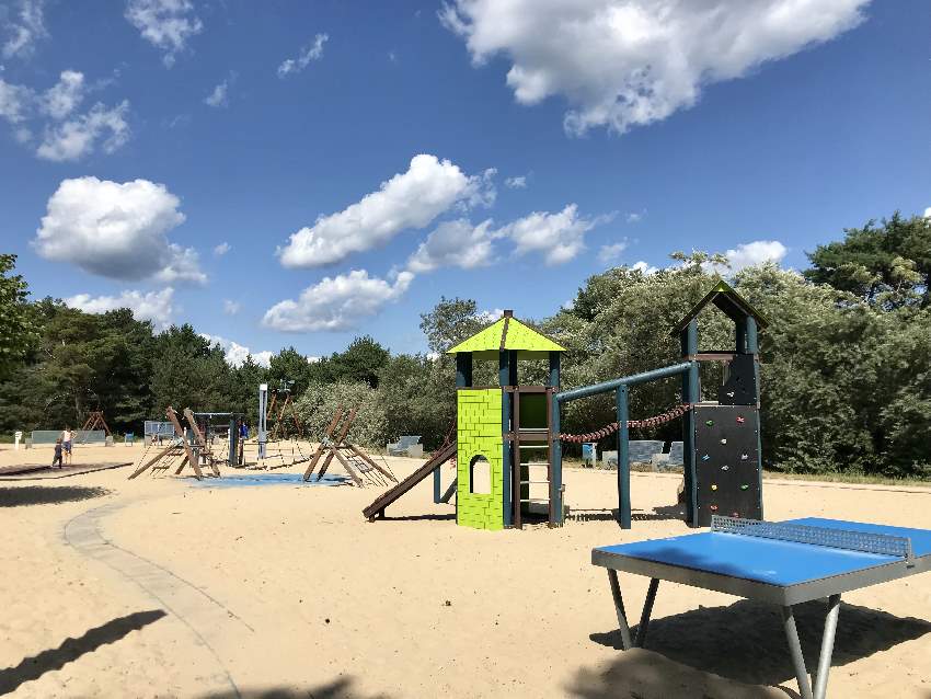 Spielplatz Usedom in Trassenheide: Direkt beim Hauptzugang zum Strand bei der Seebrücke