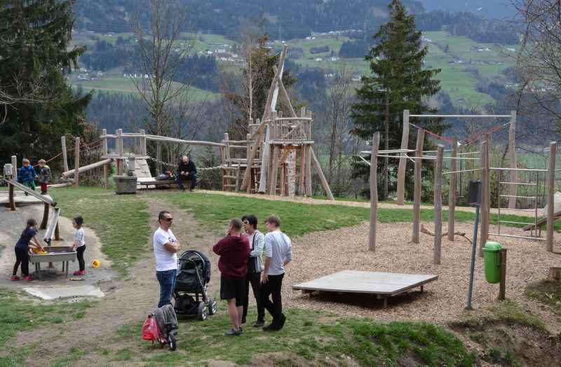 Der große Spielplatz in Vomp am Karwendel