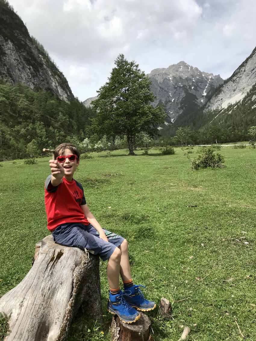 "Hände hoch" - oder ich schieße mit meiner Holzpistole! 