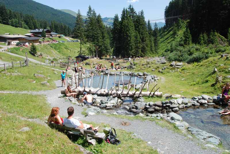 Teufelswasser Hinterglemm wandern: Eine Familienwanderung mit Ziel Lindlingalm samt Abenteuerspielplatz 